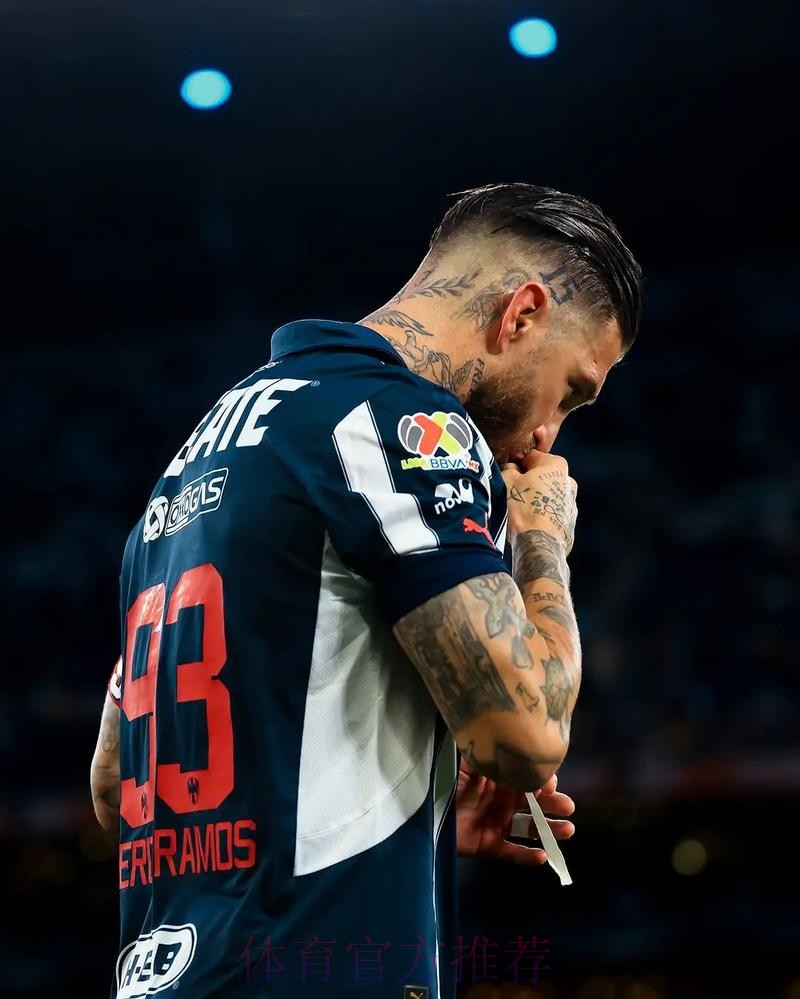 拉莫斯:这明显是点球 我被拉拽了 裁判挨骂不公